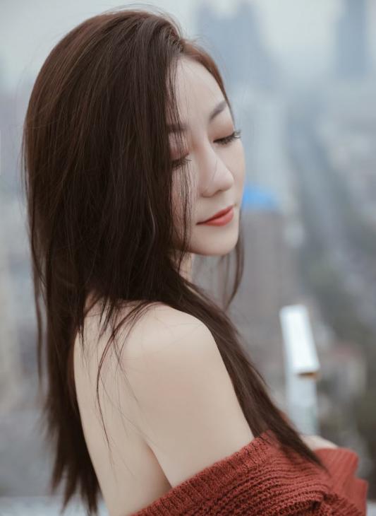 南京微丰满型的美女