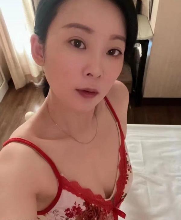 性感蕾丝少妇