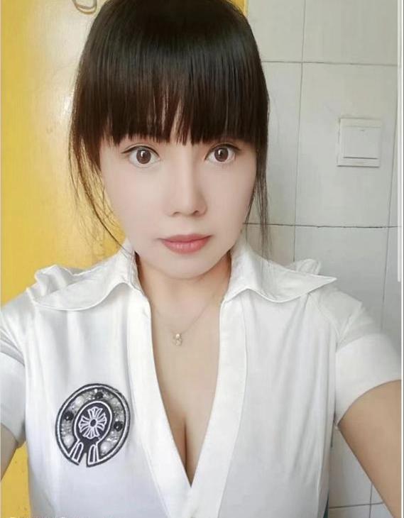 肤白大奶少妇 静静